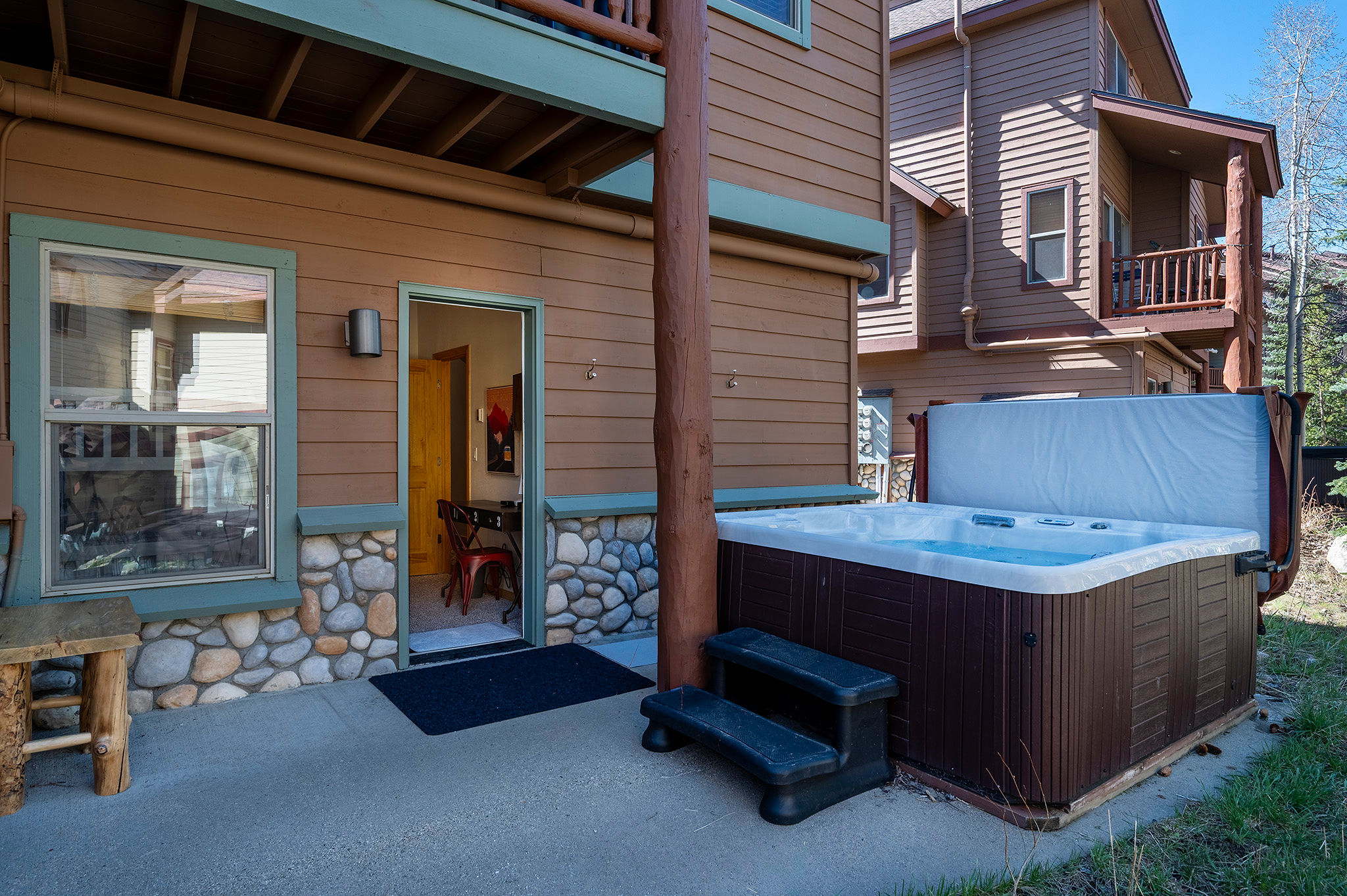 Private hot tub at Sawmill Haus